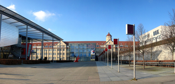 Blick auf das Hauptgebäude des ZKM