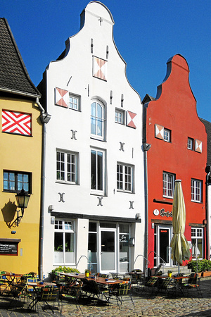 Restaurierte Häuser am Alten Hafen von Wismar